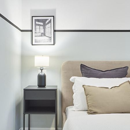 Elegante Appartamento Minimal Dai Tocchi Botanici Milano Eksteriør billede
